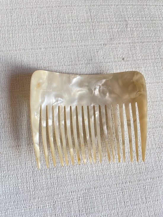 Mother of Pearl Iridescent Ivory Hair Comb main image 6